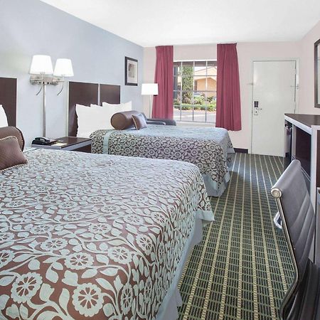 Days Inn By Wyndham Market Center Dallas Love Field Zewnętrze zdjęcie