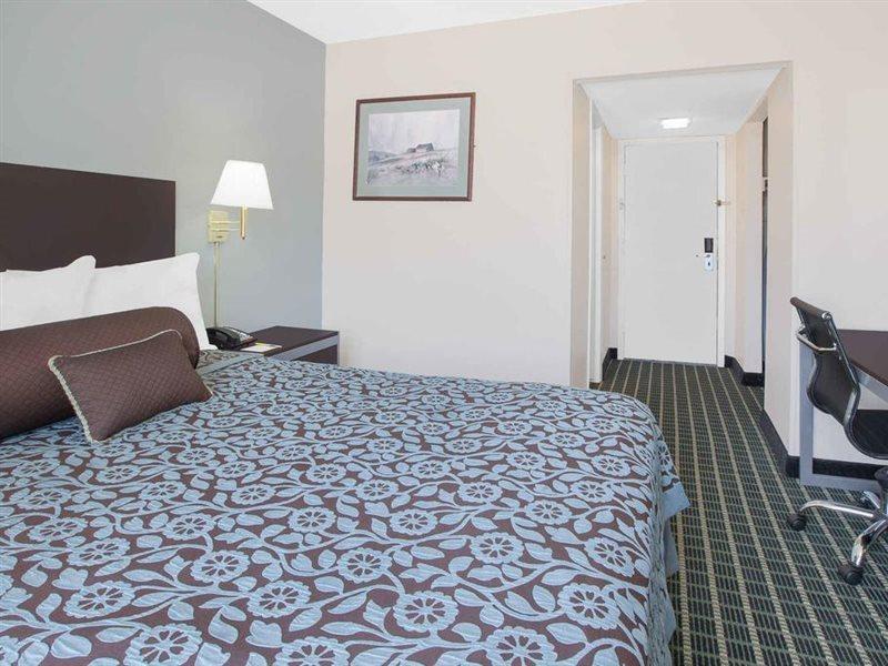 Days Inn By Wyndham Market Center Dallas Love Field Zewnętrze zdjęcie