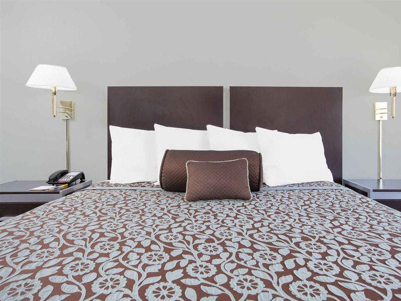 Days Inn By Wyndham Market Center Dallas Love Field Zewnętrze zdjęcie