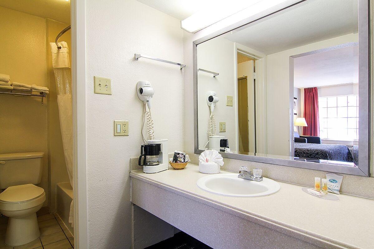 Days Inn By Wyndham Market Center Dallas Love Field Zewnętrze zdjęcie