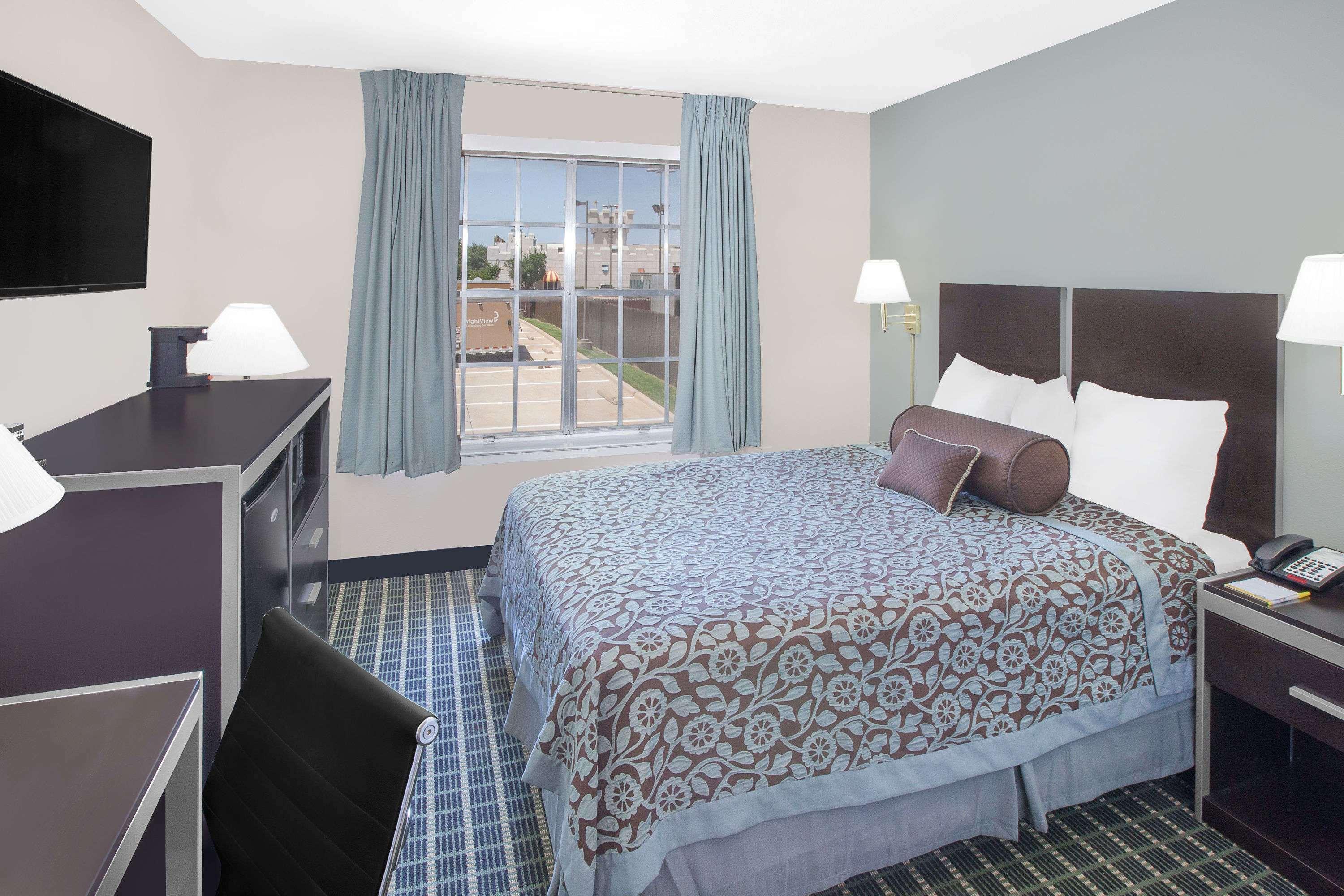 Days Inn By Wyndham Market Center Dallas Love Field Zewnętrze zdjęcie