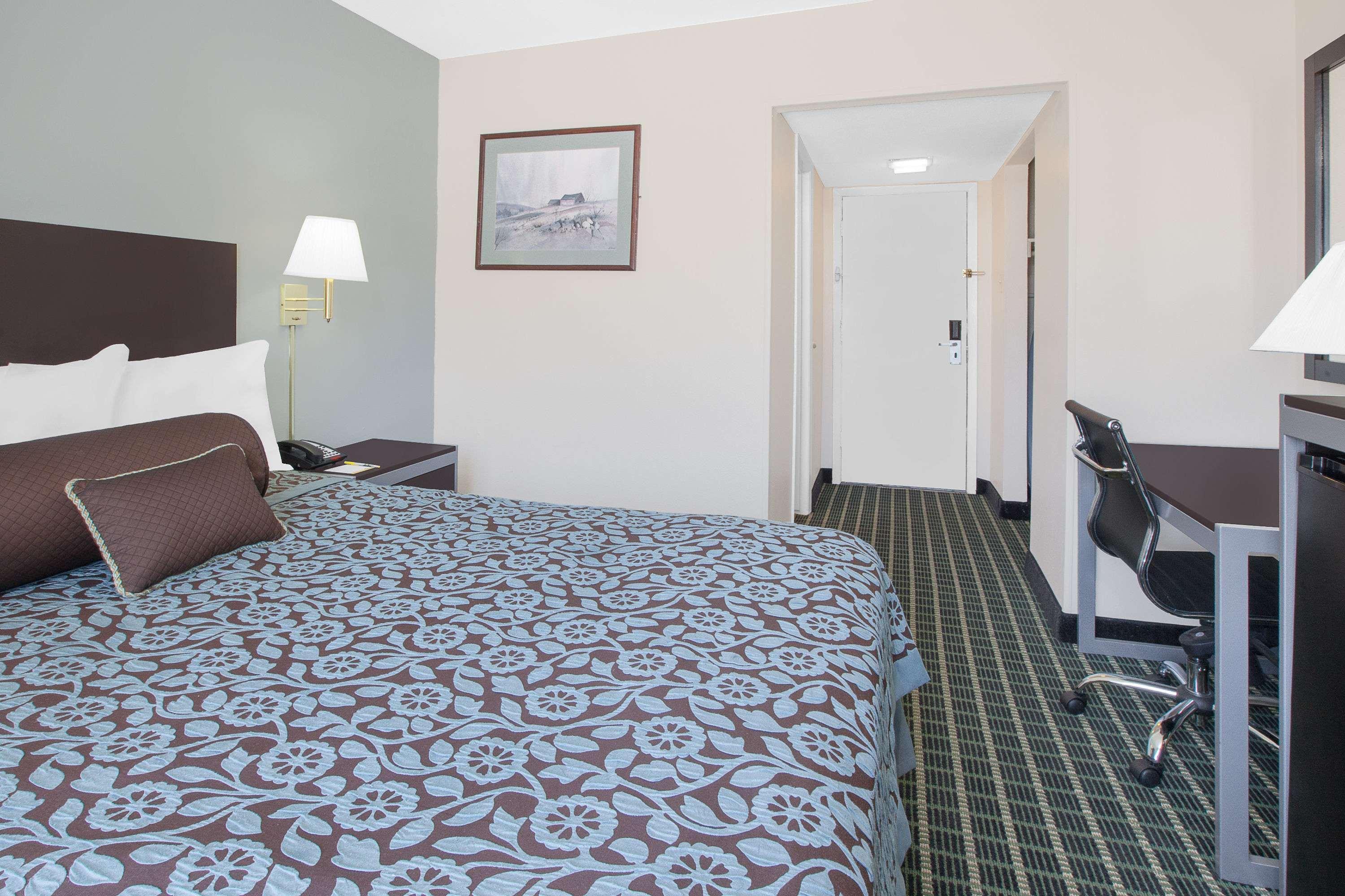 Days Inn By Wyndham Market Center Dallas Love Field Zewnętrze zdjęcie