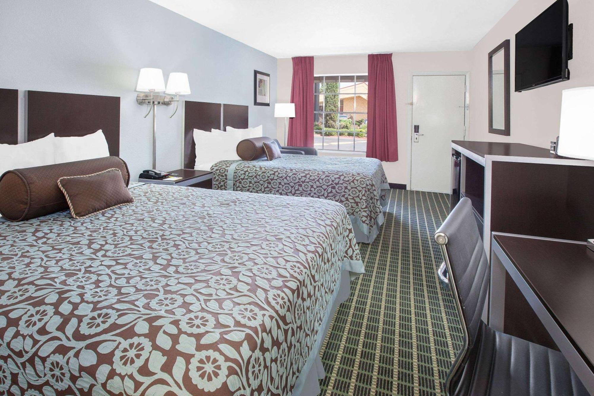 Days Inn By Wyndham Market Center Dallas Love Field Zewnętrze zdjęcie