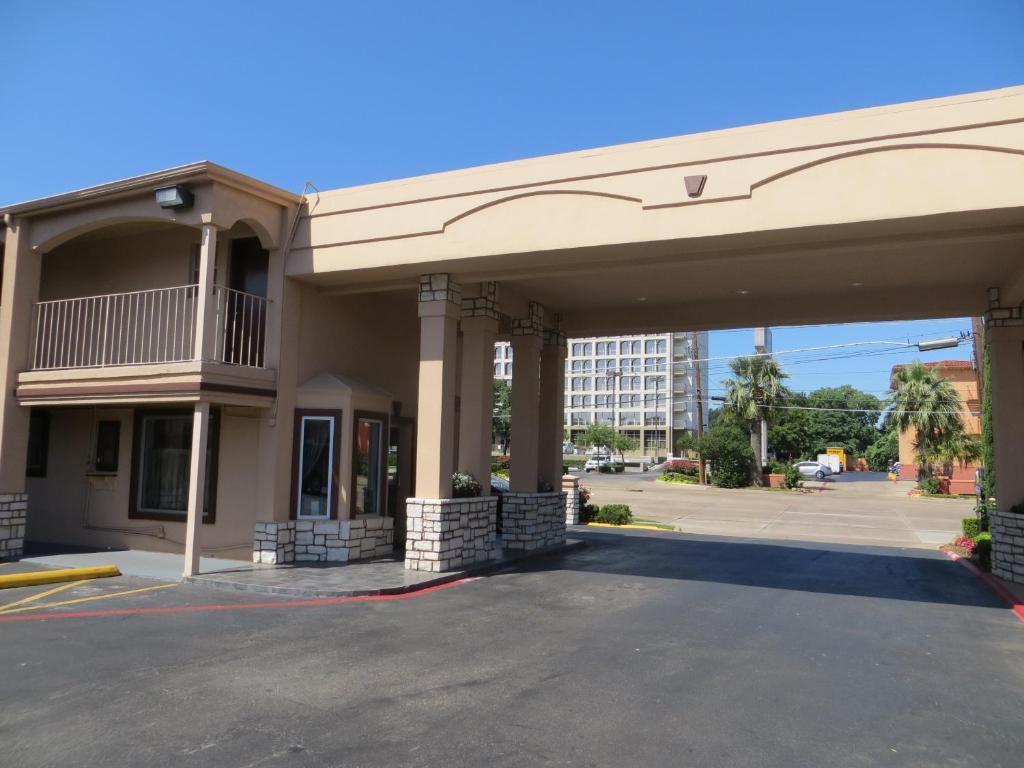 Days Inn By Wyndham Market Center Dallas Love Field Zewnętrze zdjęcie
