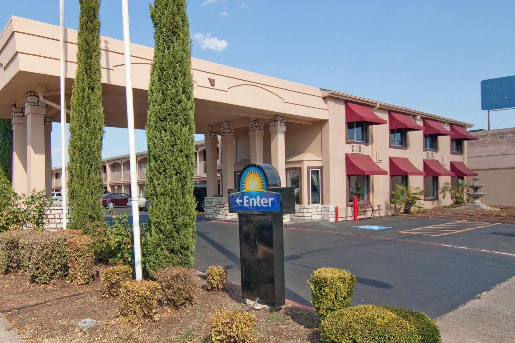 Days Inn By Wyndham Market Center Dallas Love Field Zewnętrze zdjęcie